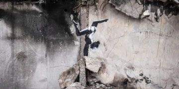 Πόλεμος Στην Ουκρανία: Γκράφιτι Του Μπάνκσι Σε Βομβαρδισμένο Σπίτι Στην Μποροντιάνκα (Φώτο)