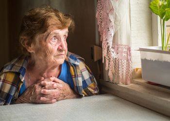 «Σκοτώνουν» Τους Ανθρώπους Όταν Γεράσουν; – Συγκινητικές Ιστορίες Ηλικιωμένων Που Ζουν Μόνοι