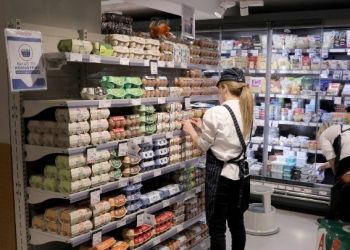 Τέσσερις στους δέκα καταναλωτές επιλέγουν προϊόντα από το καλάθι του νοικοκυριού