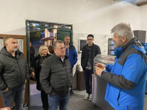 Την έδρα της Εθελοντικής Ομάδας Δράσης στον Καπνικό Σταθμό επισκέφθηκε ο υποψήφιος δήμαρχος Κατερίνης Γιάννης Ντούμος