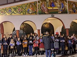 Φως στο Χριστουγεννιάτικο δέντρο της Μητρόπολης Φως στο Χριστουγεννιάτικου δέντρου της Μητρόπολης