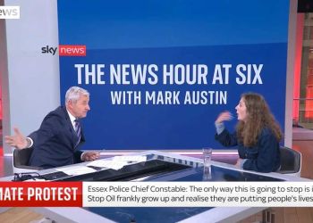 Χάος στον αέρα του Sky News με τον παρουσιαστή και ακτιβίστρια για το κλίμα