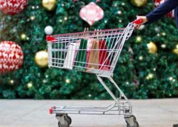 Ανακοινώθηκε το «εορταστικό καλάθι του νοικοκυριού»: Ποια προϊόντα περιλαμβάνει, τι ισχύει με τα παιχνίδια