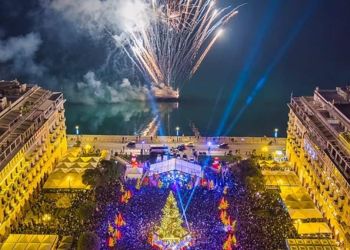 Αντίο 2022: Ο κόσμος ετοιμάζεται να υποδεχθεί το 2023