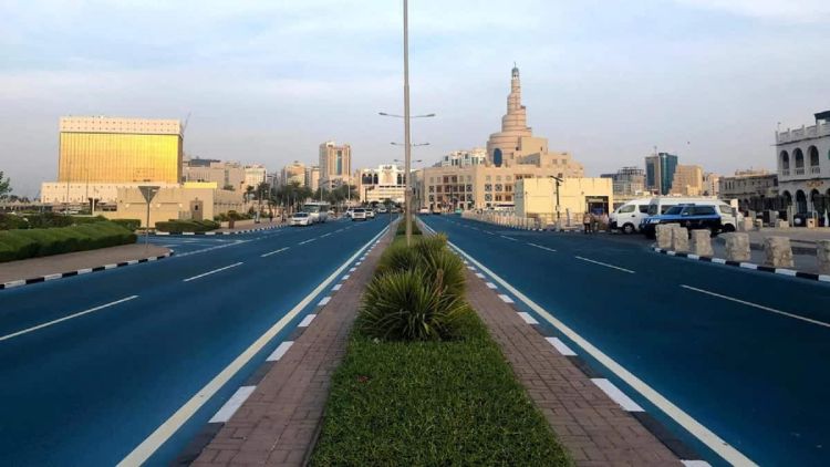 Γιατί η άσφαλτος στους δρόμους θα βάφεται μπλε; Αυτόματο προσχέδιο