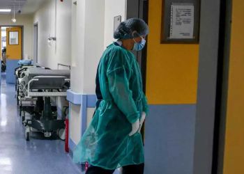 Επιστροφή ανεμβολίαστων γιατρών: Με δυο τεστ την εβδομάδα και μάσκα υψηλής προστασίας