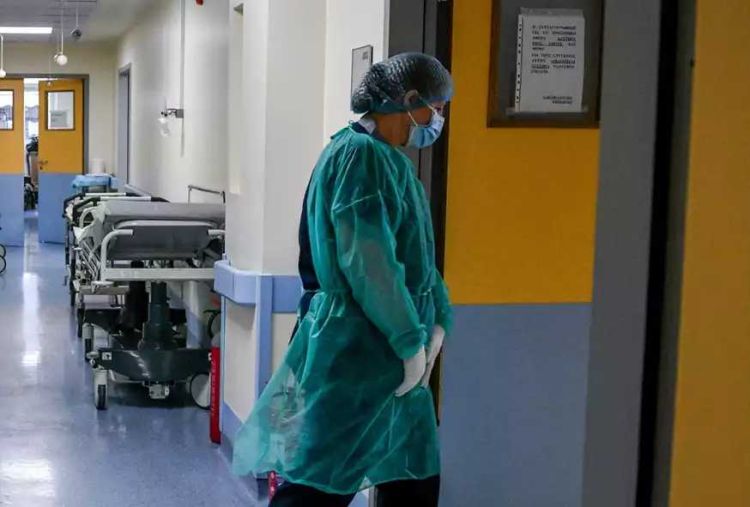 Επιστροφή ανεμβολίαστων γιατρών: Με δυο τεστ την εβδομάδα και μάσκα υψηλής προστασίας