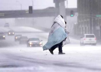 ΗΠΑ: Διακοπές ρεύματος και χάρος στις μεταφορές λόγω της ισχυρής κακοκαιρίας – 5.700 πτήσεις ακυρώθηκαν (βίντεο)