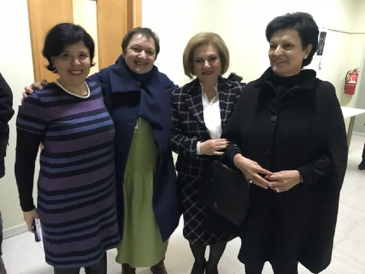 Η Βία, η Κοινωνική ανισότητα, αλλά και ο καρκίνος του μαστού είναι μια από τις καθαρά γυναικείες υποθέσεις.