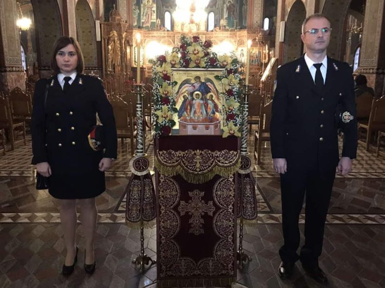 Η Πυροσβεστική Υπηρεσία του Νομού Πιερίας τίμησε τους προστάτες Άγιους «Τρεις παίδες εν Καμίνω» Η Πυροσβεστική Υπηρεσία του Νομού Πιερίας τίμησε τους προστάτες Άγιους «Τρεις παίδες εν Καμίνω»