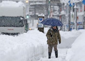 «Θάφτηκε» κάτω από το χιόνι η μισή Ιαπωνία – Αναφορές για νεκρούς και τραυματίες