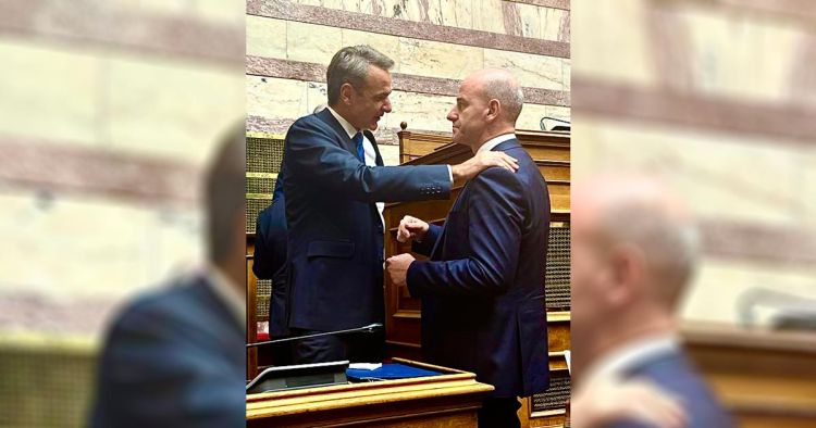 Θερμή συνομιλία είχε ο Βουλευτής ΝΔ Πιερίας Φ. Μπαραλιάκος με τον Πρωθυπουργό Κυριάκο Μητσοτάκη Θερμή συνομιλία είχε ο Βουλευτής ΝΔ Πιερίας Φ. Μπαραλιάκος με τον Πρωθυπουργό Κυριάκο Μητσοτάκη