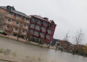 Κατερίνη: Αγωγή κατά της δημοτικής αρχής για τις πλημμύρες ετοιμάζουν ξενοδόχοι και έμποροι στην Παραλία (εικόνες)