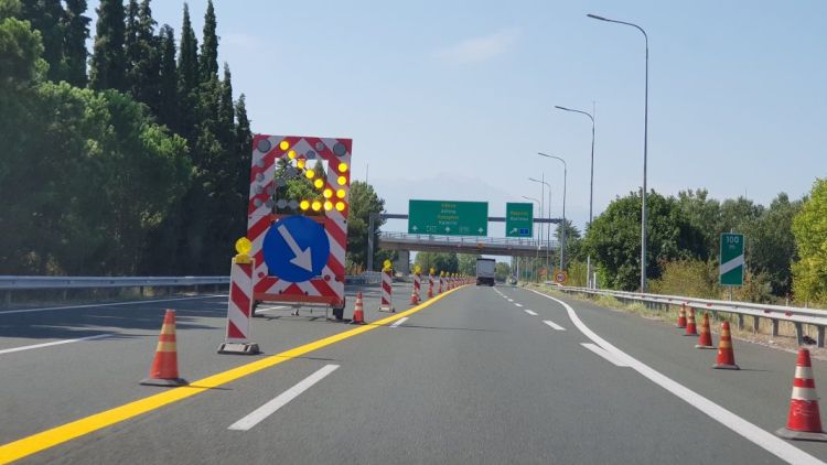 Κλειστό τμήμα της ΠΑΘΕ στο ύψος της Κατερίνης, λόγω βλάβης σε φορτηγό