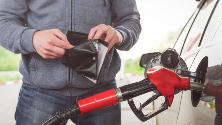 Μεγάλες μειώσεις στις τιμές του πετρελαίου θέρμανσης και της βενζίνης - Πτώση και στην τιμή της αμόλυβδης Μεγάλες μειώσεις στις τιμές του πετρελαίου θέρμανσης και της βενζίνης – Πτώση και στην τιμή της αμόλυβδης