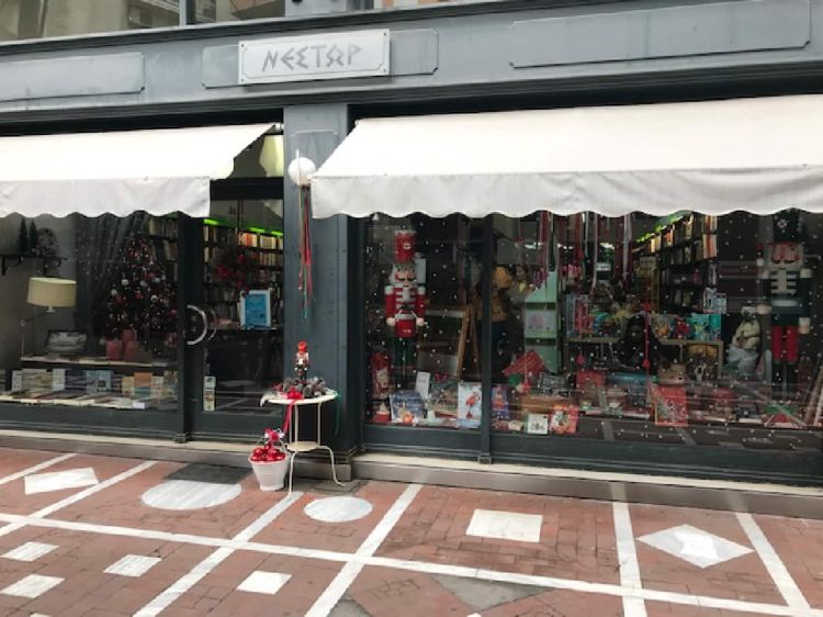 Μιλώντας για παραμύθια στο βιβλιοπωλείο Νεστωρ