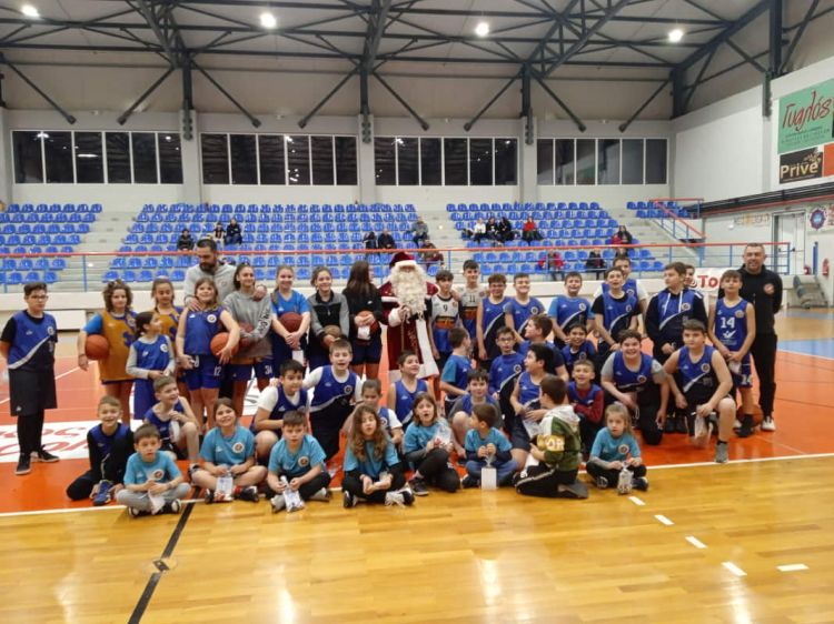 Μπάσκετ - Η χριστουγεννιάτικη γιορτή του ΑΟΚ Αιγινιακός Μπάσκετ – Η χριστουγεννιάτικη γιορτή του ΑΟΚ Αιγινιακός