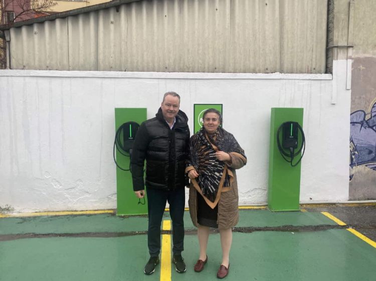 Νέα σημεία φόρτισης ηλεκτρικών οχημάτων στον αστικό ιστό