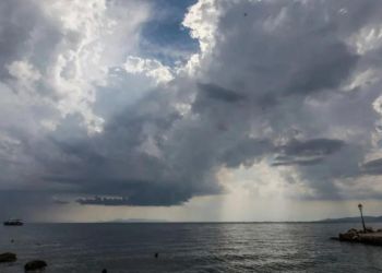 Ο Καιρός σήμερα: Κυριακή με νεφώσεις με ασθενείς τοπικές βροχές