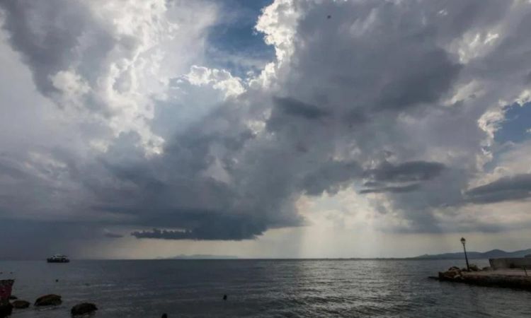 Ο Καιρός σήμερα: Κυριακή με νεφώσεις με ασθενείς τοπικές βροχές Ο Καιρός σήμερα: Κυριακή με νεφώσεις με ασθενείς τοπικές βροχές