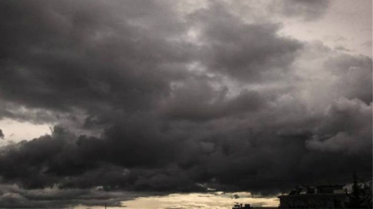 Ο Καιρός σήμερα: Λίγες νεφώσεις κατά τόπους και κατά περιόδους αυξημένες