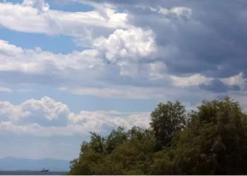 Ο Καιρός σήμερα: Λίγες νεφώσεις κατά τόπους και κατά περιόδους αυξημένες