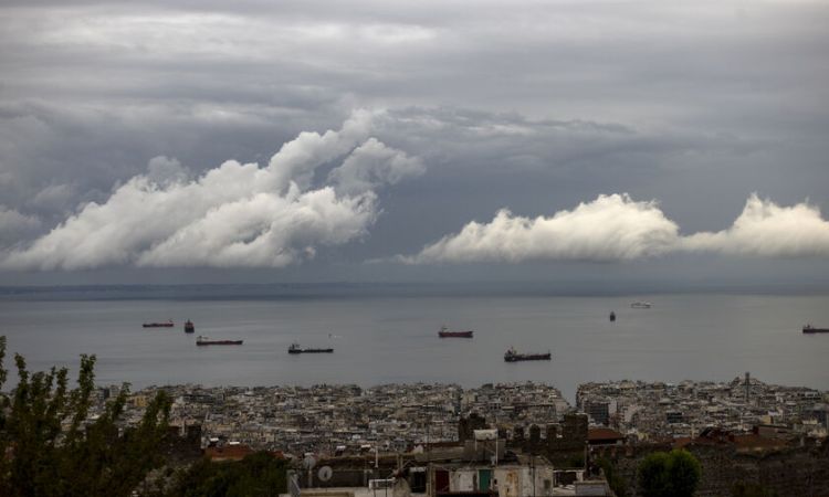 Ο Καιρός σήμερα: Τοπικές νεφώσεις με τοπικές βροχές Ο Καιρός σήμερα: Τοπικές νεφώσεις με τοπικές βροχές