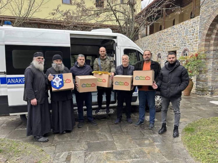 Παιχνίδια στην Ιεραποστολική Στέγη της Ι.Μ. Αγίου Διονυσίου Παιχνίδια στην Ιεραποστολική Στέγη της Ι.Μ. Αγίου Διονυσίου