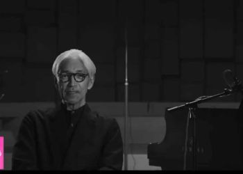 Παλεύοντας με τον καρκίνο, αλλά νικώντας τον χρόνο: O Ριουίτσι Σακαμότο συγκλονίζει με την ίσως τελευταία του «συναυλία» (videos)