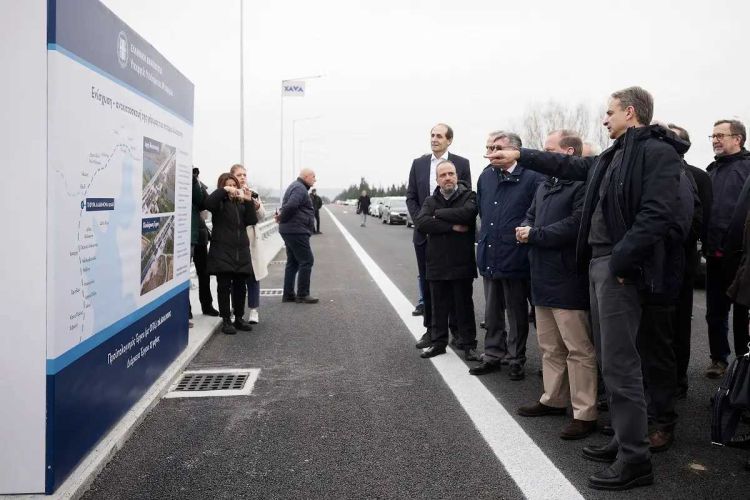 Παραδόθηκε από τον Κυριάκο Μητσοτάκη σε κυκλοφορία η Γέφυρα του Αλιάκμονα Παραδόθηκε από τον Κυριάκο Μητσοτάκη σε κυκλοφορία η Γέφυρα του Αλιάκμονα