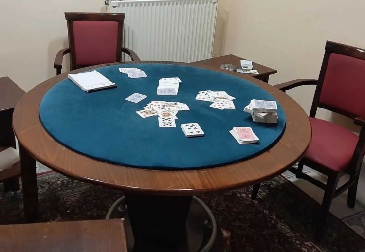 Πιερία: Οκτώ συλλήψεις για παράνομο τζόγο σε καφενείο του χωριού Πιερία: Οκτώ συλλήψεις για παράνομο τζόγο σε καφενείο