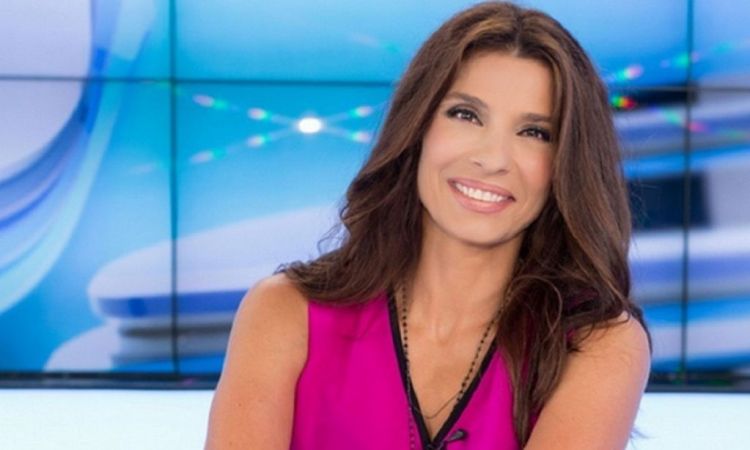 Πώς έφτασε η Πόπη στην πόρτα της Κουμουνδούρου