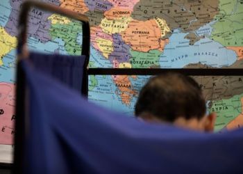 Σύμφωνα με την Mrb: «Κλείνει» στο 5,4% η διαφορά ΝΔ με ΣΥΡΙΖΑ