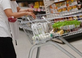 Την πρώτη εβδομάδα κάθε μήνα οι καταβολές στους δικαιούχους της κάρτας αγορών