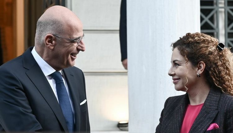 Τι συζήτησε ο Νίκος Δένδιας με την αλβανίδα ομόλογό του – Η λύση για τις θαλάσσιες ζώνες θα βρεθεί στη Χάγη