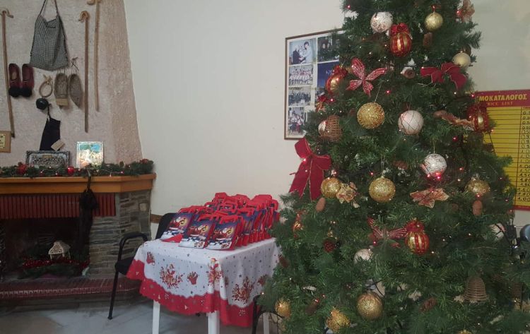 Χριστουγεννιάτικη εκδήλωση στα ΚΑΠΗ Χριστουγεννιάτικη εκδήλωση στα ΚΑΠΗ