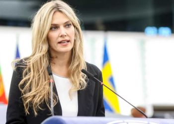 Le Soir: Η Εύα Καϊλή ομολόγησε ότι ζήτησε από τον πατέρα της να κρύψει τη βαλίτσα με 750.000 ευρώ, νέες αποκαλύψεις