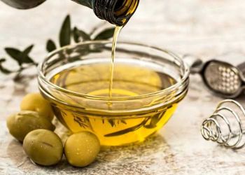 Tο «χρυσό νέκταρ», λάδι και λεμόνι, έχει πολλά οφέλη για την υγεία