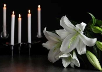 To “materka” θρηνεί το θάνατο του Αποστόλη