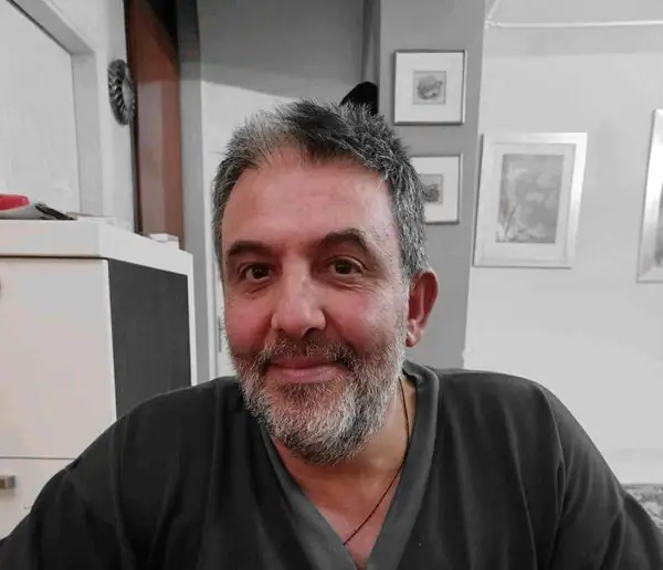 To “Materka” θρηνεί το θάνατο του Αποστόλη To “materka” θρηνεί το θάνατο του Αποστόλη