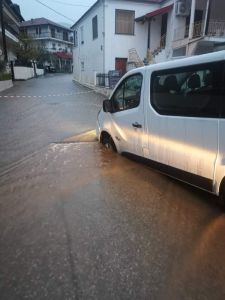 Όλη η Πιερία σε κατάσταση έκτακτης ανάγκης – Διακοπές ρεύματος και πτώσεις δέντρων προκάλεσε η κακοκαιρία ΑΡΙΕΛ