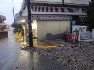 Όλη η Πιερία σε κατάσταση έκτακτης ανάγκης – Διακοπές ρεύματος και πτώσεις δέντρων προκάλεσε η κακοκαιρία ΑΡΙΕΛ