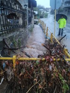 Όλη η Πιερία σε κατάσταση έκτακτης ανάγκης – Διακοπές ρεύματος και πτώσεις δέντρων προκάλεσε η κακοκαιρία ΑΡΙΕΛ