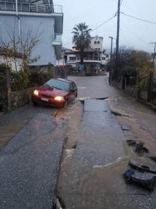 Όλη η Πιερία σε κατάσταση έκτακτης ανάγκης – Διακοπές ρεύματος και πτώσεις δέντρων προκάλεσε η κακοκαιρία ΑΡΙΕΛ