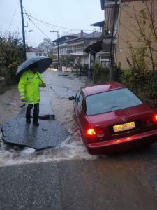 Όλη η Πιερία σε κατάσταση έκτακτης ανάγκης – Διακοπές ρεύματος και πτώσεις δέντρων προκάλεσε η κακοκαιρία ΑΡΙΕΛ