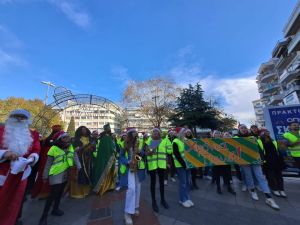 Εθελοντική Ομάδα Δράσης Νομού Πιερίας – Χριστουγεννιάτικα κάλαντα σε πέντε γλώσσες