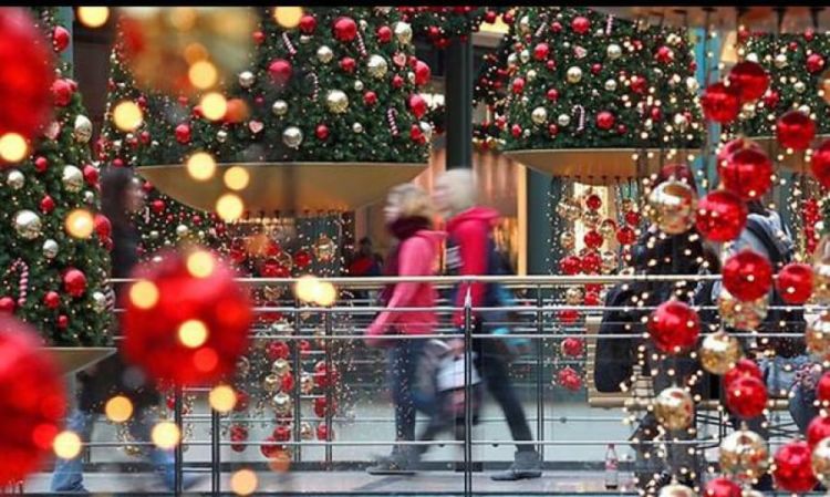 Εορταστικό Ωράριο – Η Πρώτη Κυριακή Με Ανοιχτά Μαγαζιά Για Τα Χριστουγεννιάτικα Ψώνια