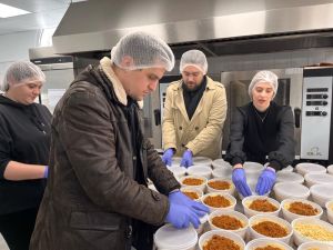 Η ΟΝΝΕΔ Πιερίας στις εγκαταστάσεις των καθημερινών συσσιτίων της Ιεράς Μητρόπολης, «Άρτος ο Επιούσιος»