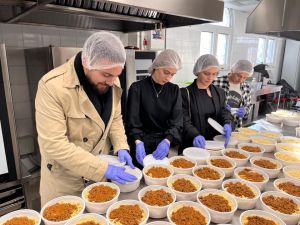 Η ΟΝΝΕΔ Πιερίας στις εγκαταστάσεις των καθημερινών συσσιτίων της Ιεράς Μητρόπολης, «Άρτος ο Επιούσιος»