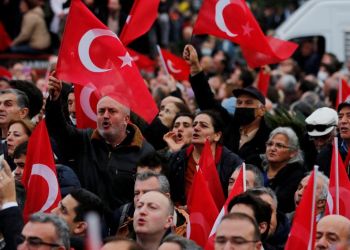 Ο Εκρέμ Ιμάμογλου συσπείρωσε την αντιπολίτευση στο πλευρό του – Χιλιάδες Τούρκοι κατά Ερντογάν